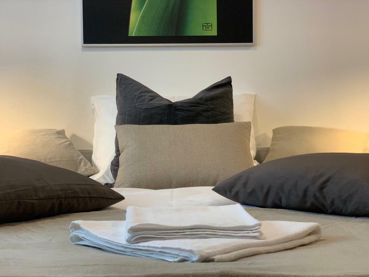 Ap 1 - Apartments 4U Brezinova "Overnight Simply" Hradec Králové Екстериор снимка
