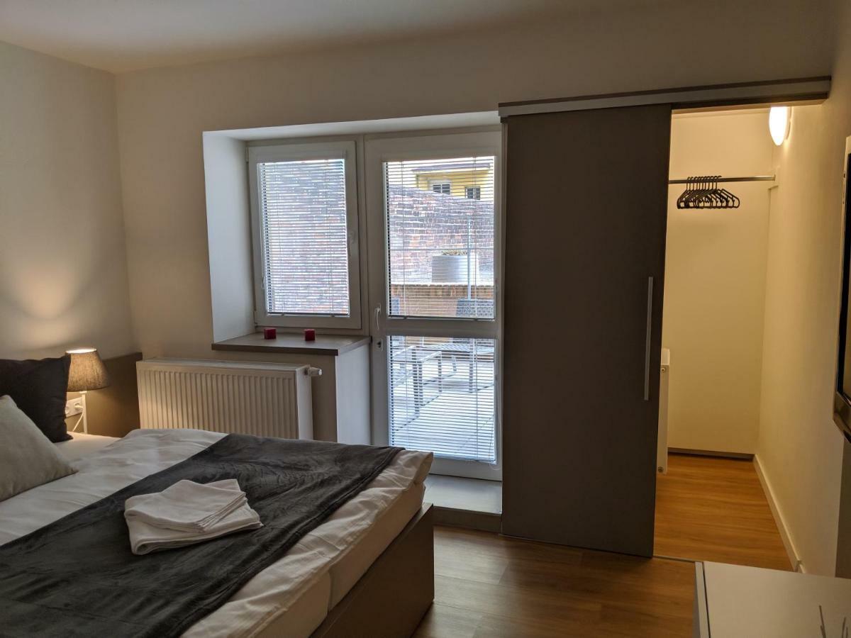Ap 1 - Apartments 4U Brezinova "Overnight Simply" Hradec Králové Екстериор снимка