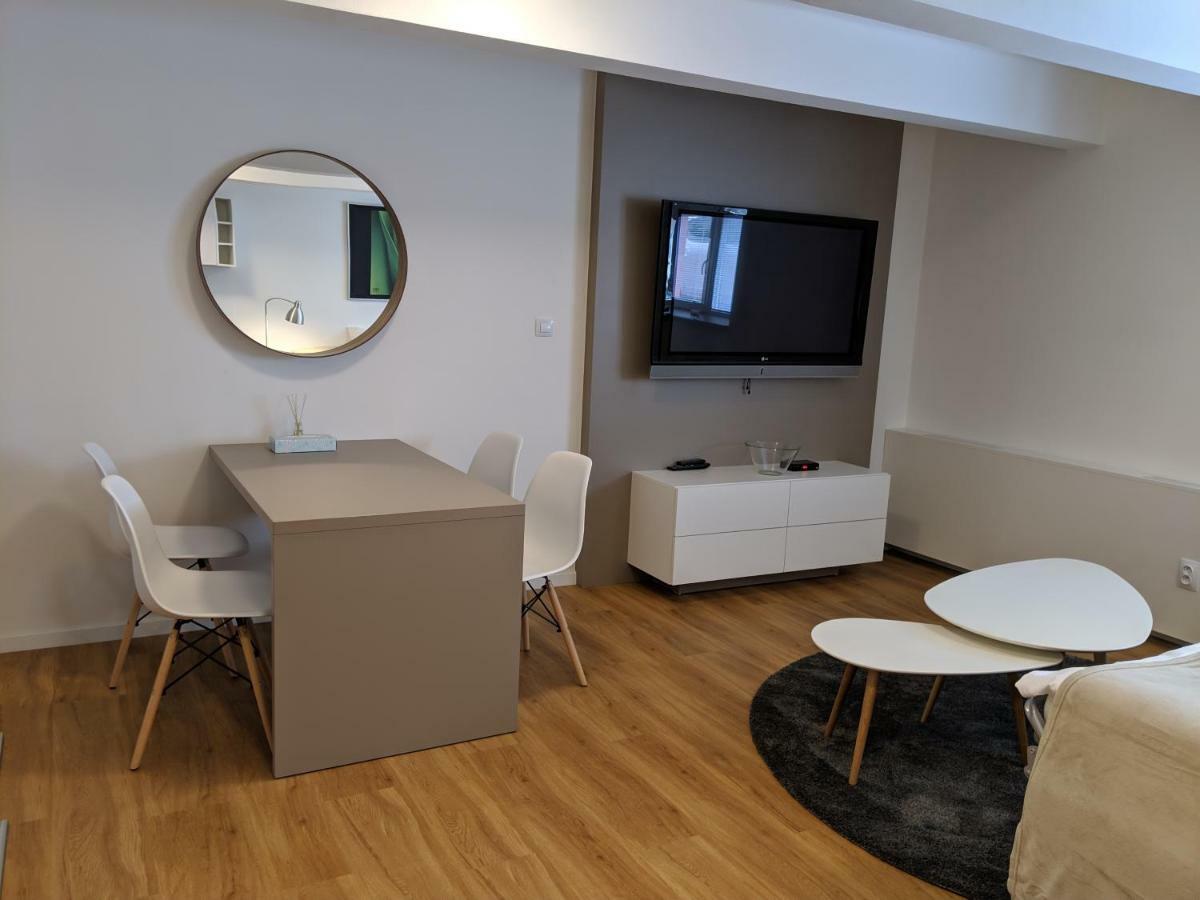 Ap 1 - Apartments 4U Brezinova "Overnight Simply" Hradec Králové Екстериор снимка