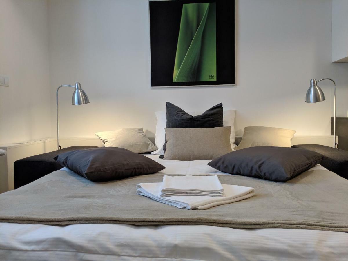 Ap 1 - Apartments 4U Brezinova "Overnight Simply" Hradec Králové Екстериор снимка