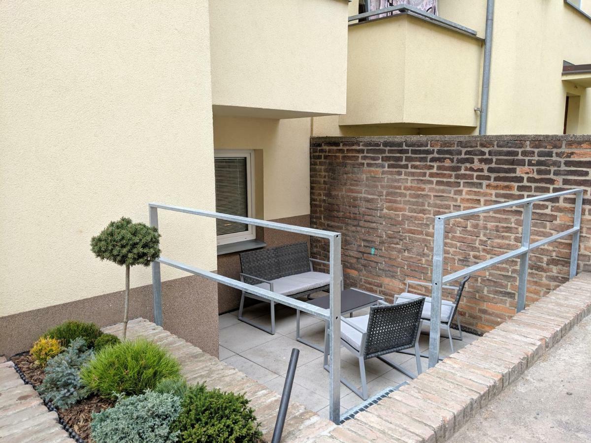 Ap 1 - Apartments 4U Brezinova "Overnight Simply" Hradec Králové Екстериор снимка