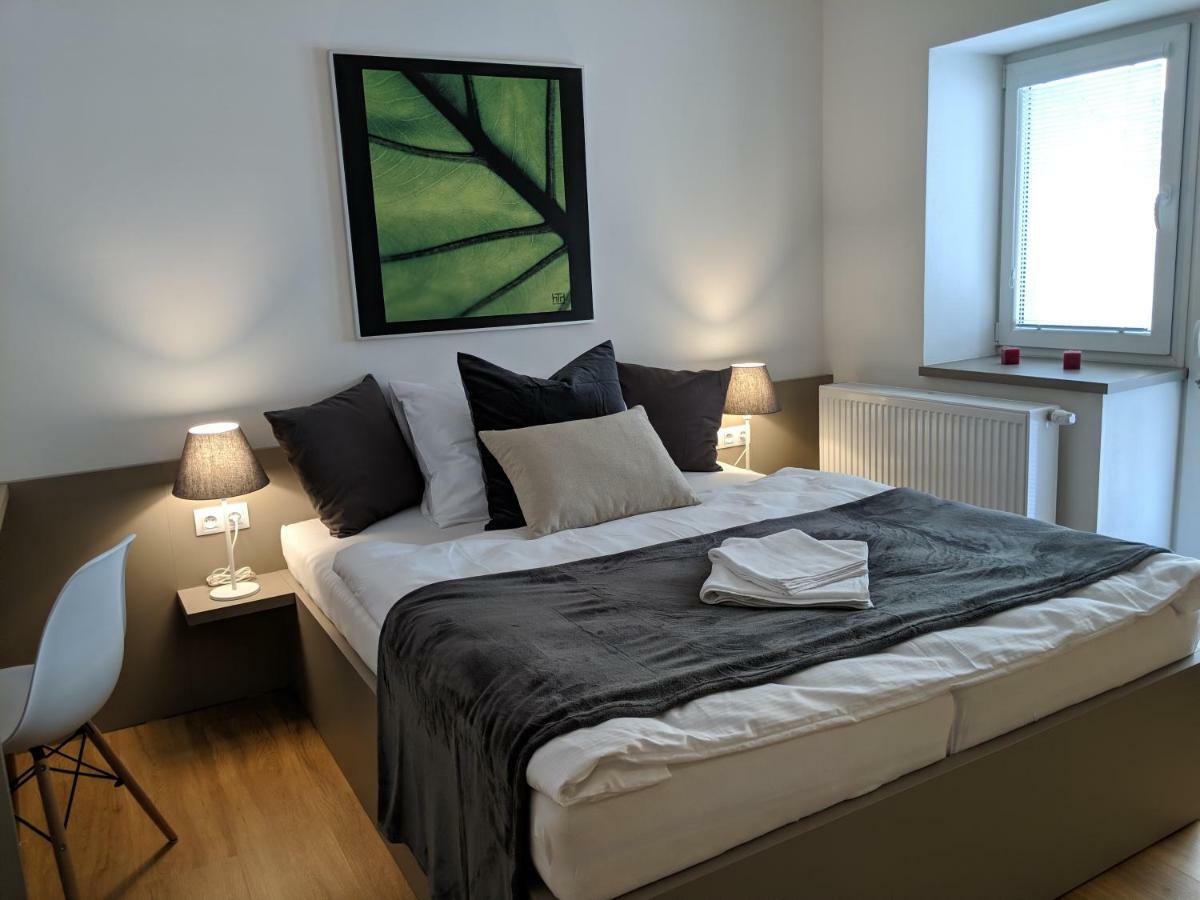 Ap 1 - Apartments 4U Brezinova "Overnight Simply" Hradec Králové Екстериор снимка