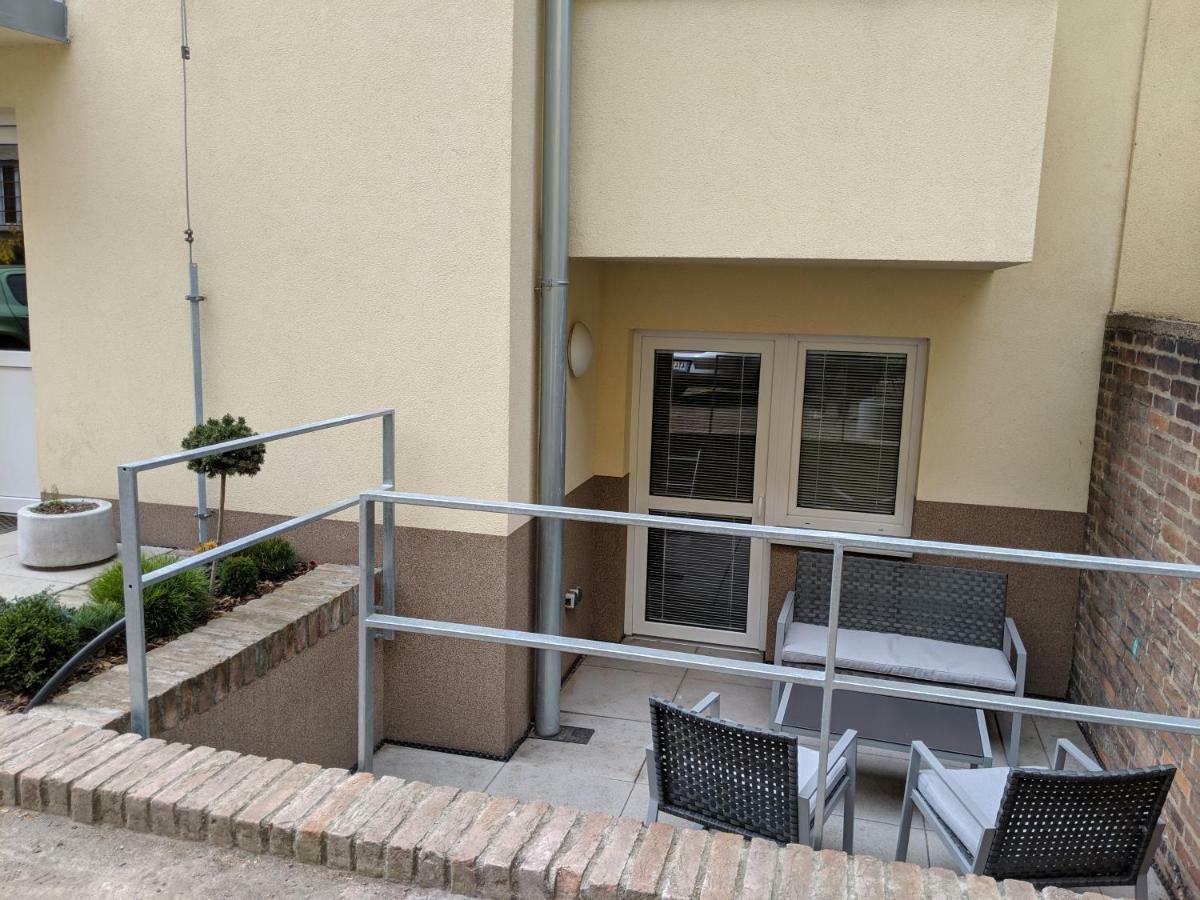 Ap 1 - Apartments 4U Brezinova "Overnight Simply" Hradec Králové Екстериор снимка