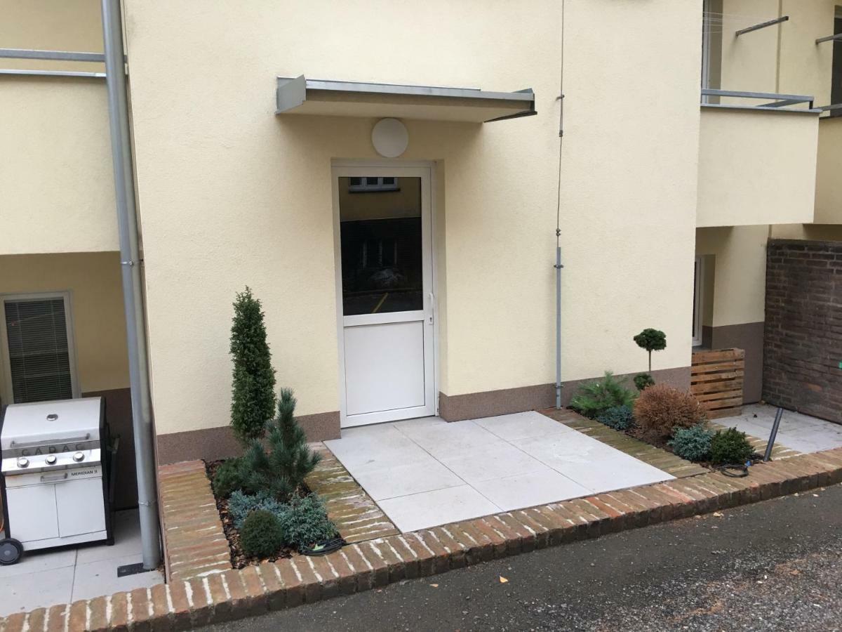Ap 1 - Apartments 4U Brezinova "Overnight Simply" Hradec Králové Екстериор снимка