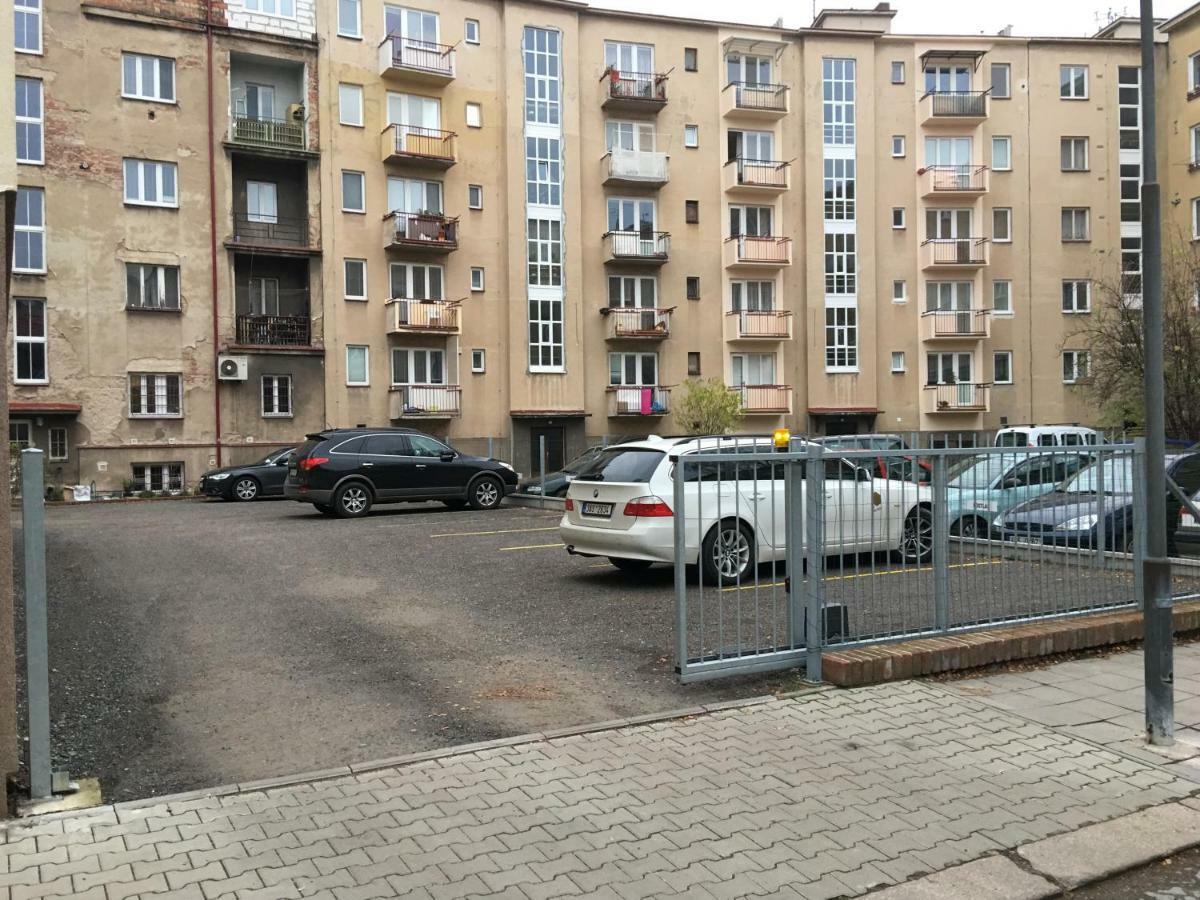 Ap 1 - Apartments 4U Brezinova "Overnight Simply" Hradec Králové Екстериор снимка