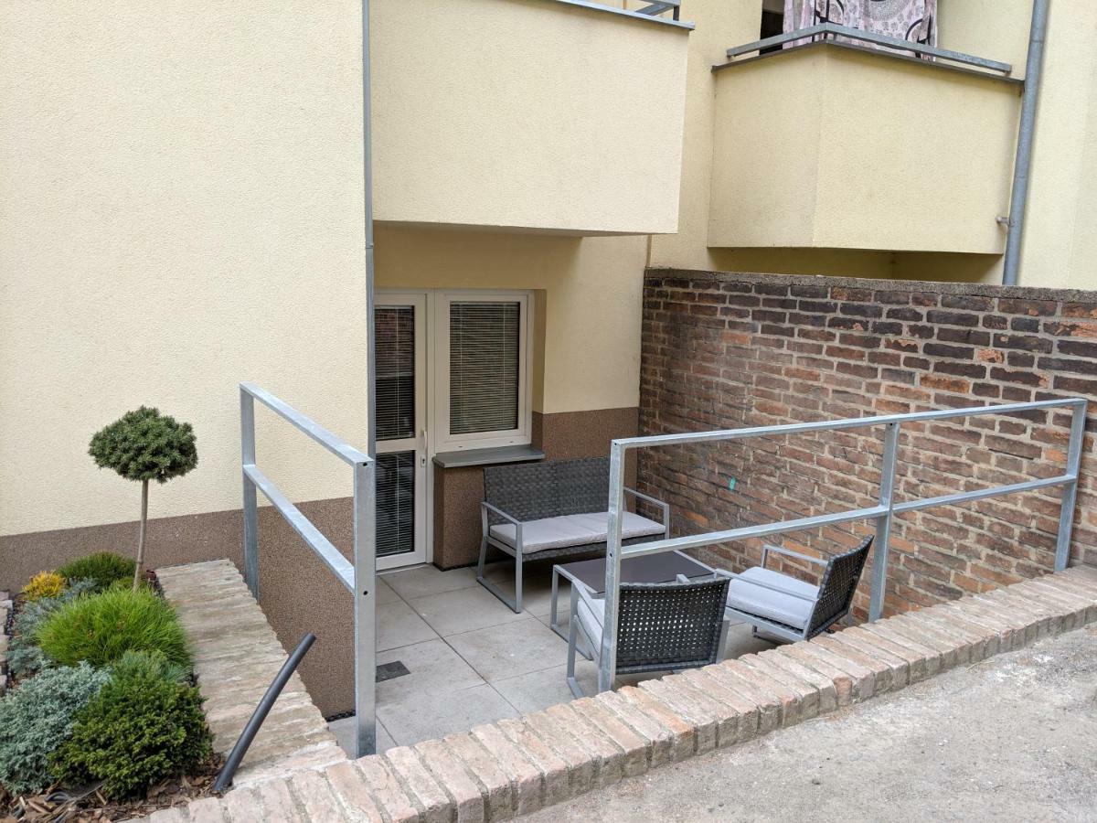 Ap 1 - Apartments 4U Brezinova "Overnight Simply" Hradec Králové Екстериор снимка